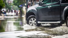 Does-Car-Insurance-Portect-You-From-Flood-Damage.